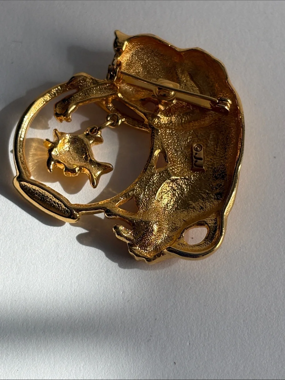 JJ Jonette Gold Cat Fishbowl Brooch Dangle Pin Vintage Jewelry